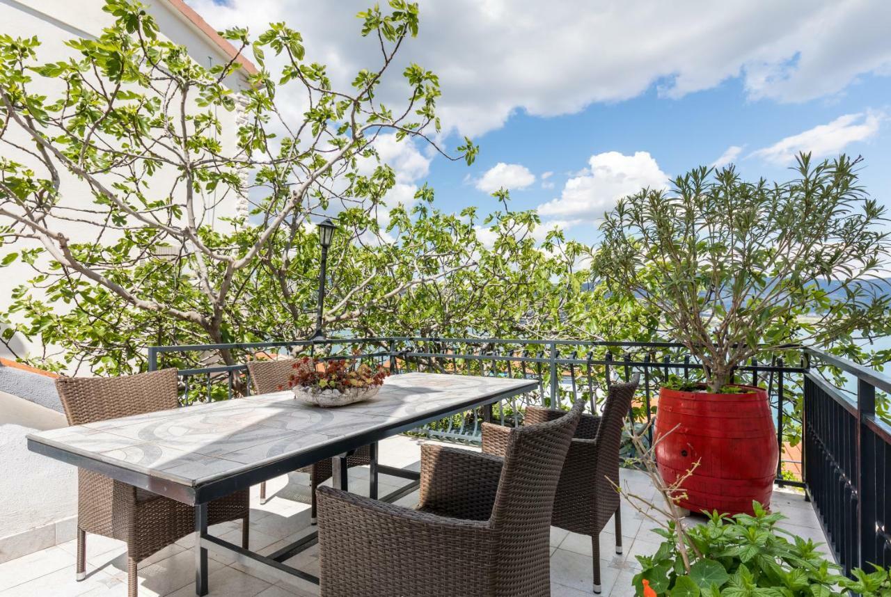 Apartments Rogulj トロギール エクステリア 写真